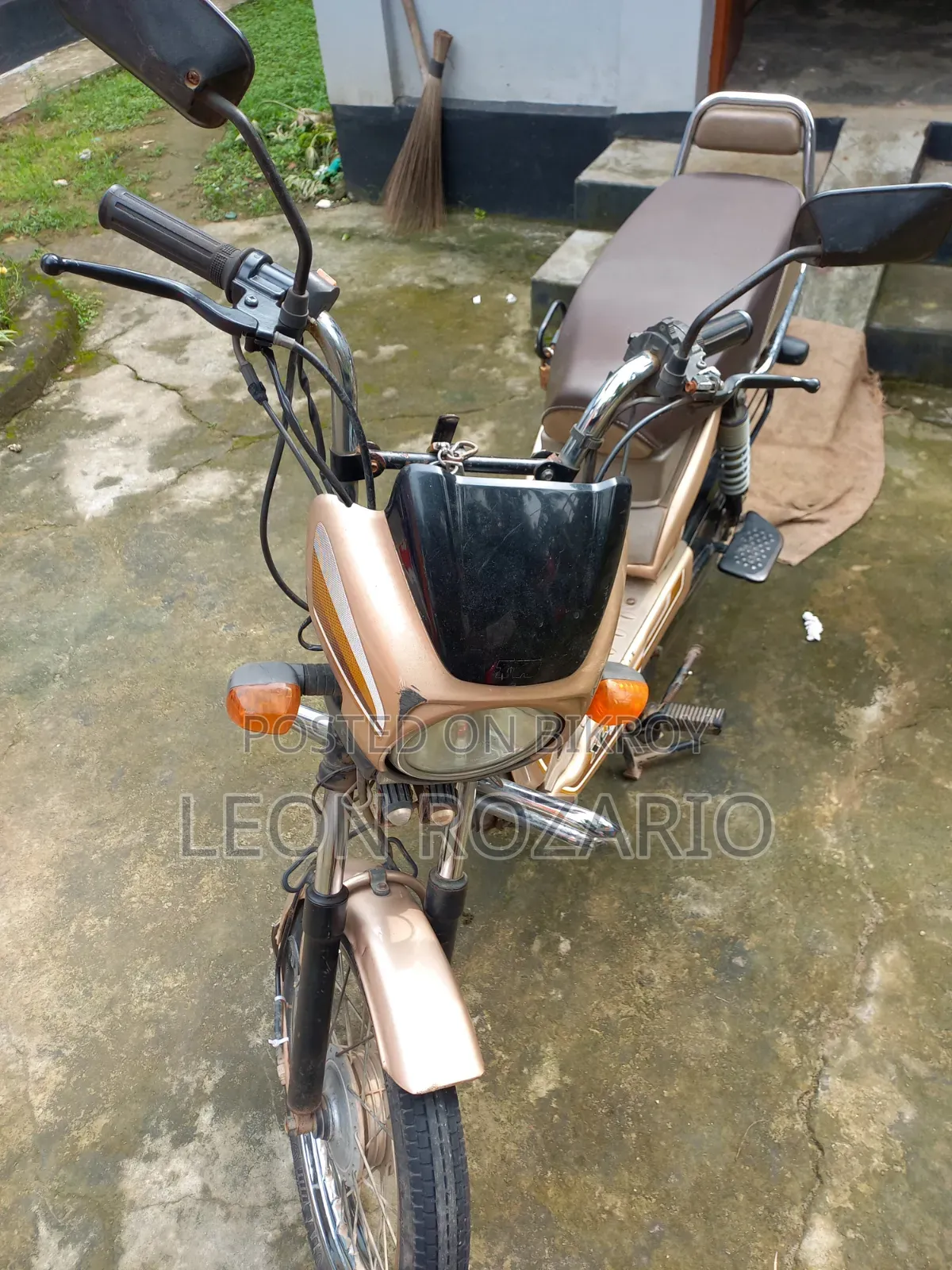 TVS XL 100 2022 Beige