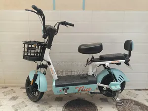 মোটরসাইকেল ২০২৫ সাদা