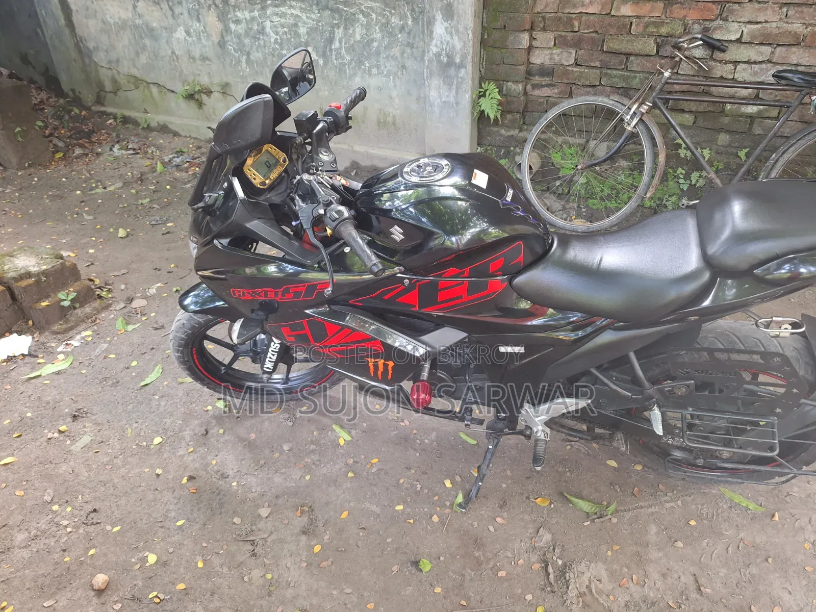 সুজুকি জিক্সার এসএফ ২০২২ কালো