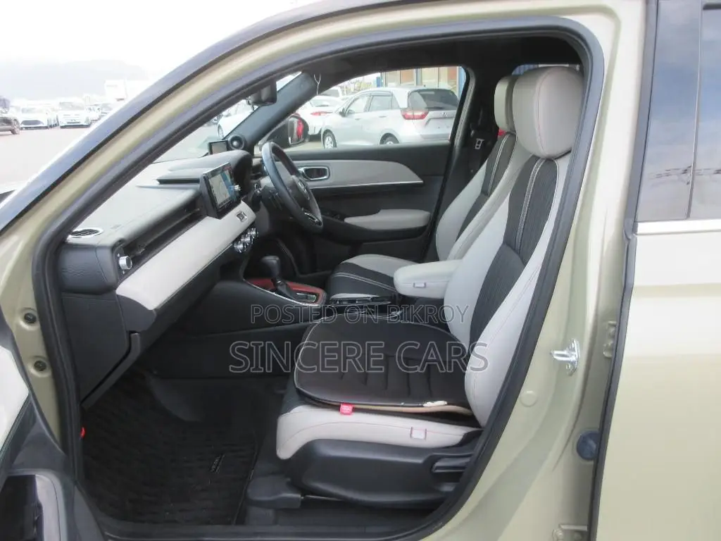 Honda Vezel 2021 Beige