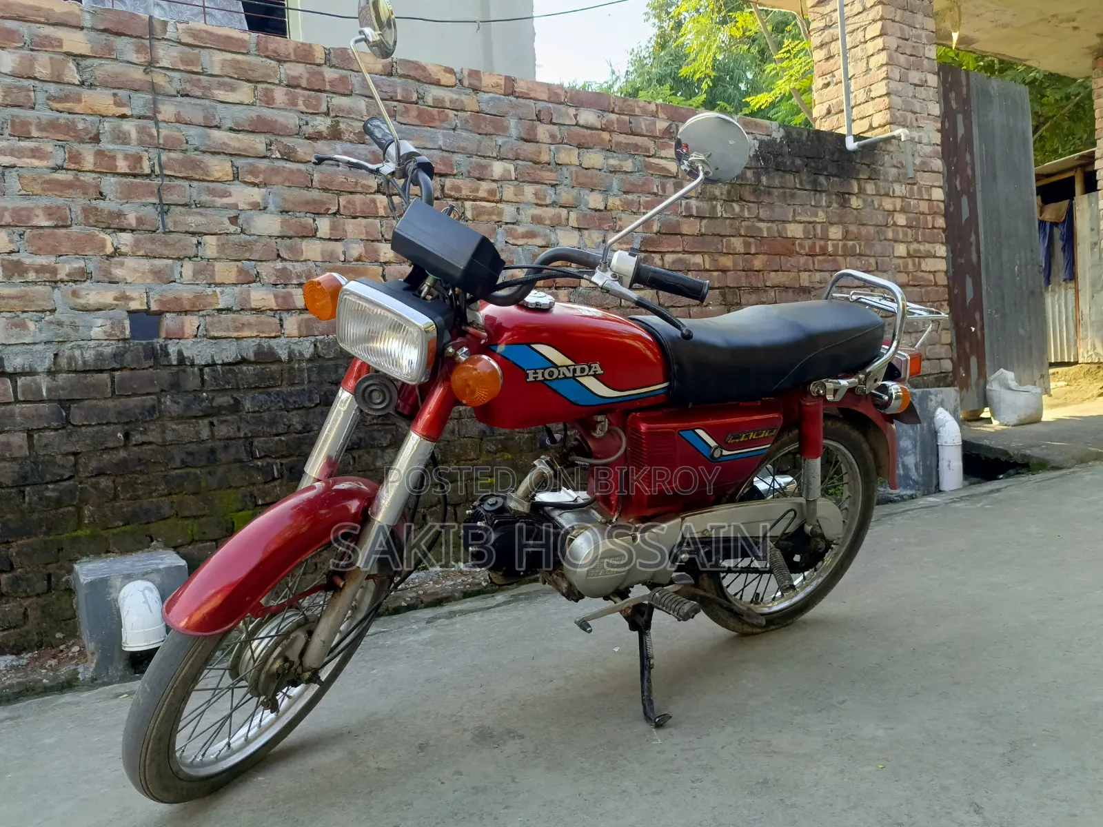 হোন্ডা ১৯৯৮ লাল