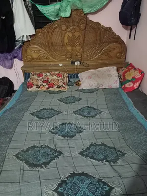 ব্যবহৃত খাটটি বিক্রি করা হবে।
