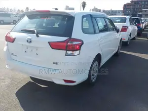 Toyota Corolla Fielder 1.5 Hybrid FWD 2021 White