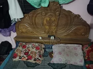 ব্যবহৃত খাটটি বিক্রি করা হবে।