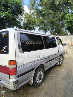 Toyota HiAce 2004 White