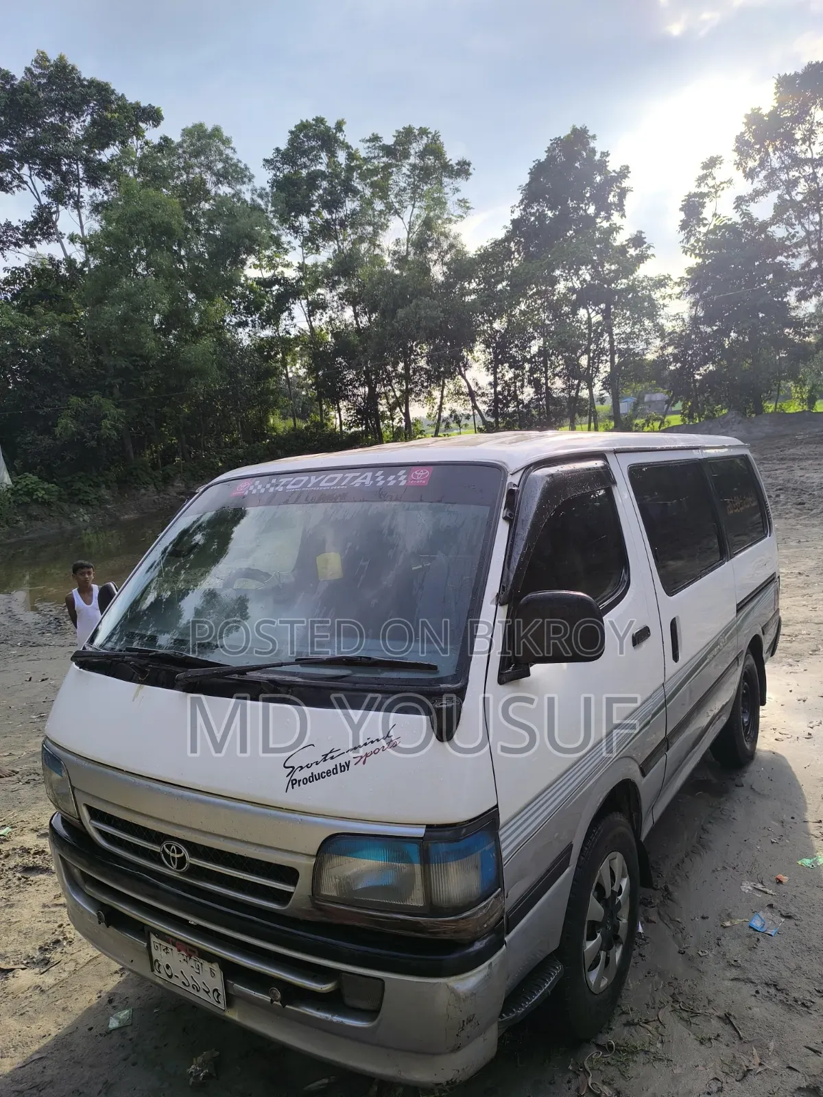 Toyota HiAce 2004 White