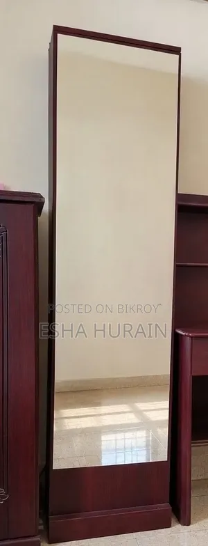 গ্লাস আলমারি