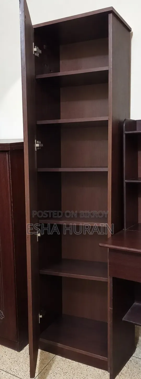 গ্লাস আলমারি