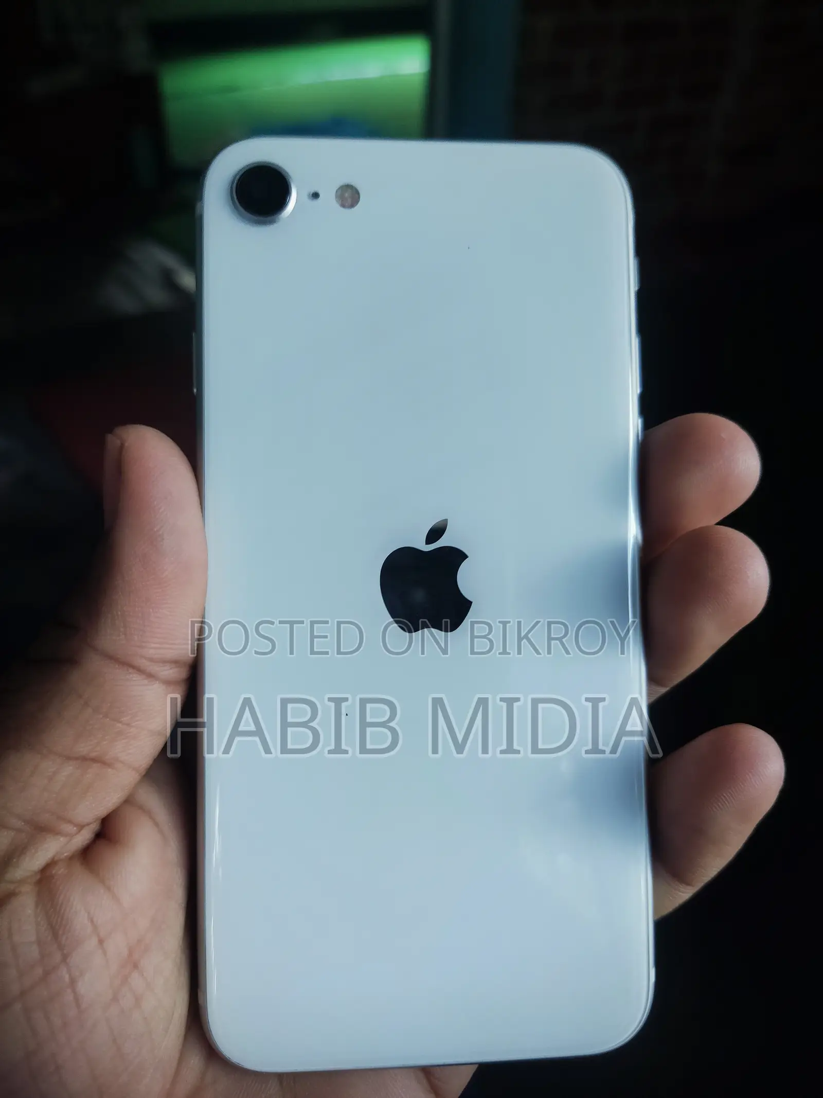 অ্যাপল আইফোন এসই (২০২০) ১২৮ জিবি সাদা