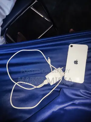অ্যাপল আইফোন এসই (২০২০) ১২৮ জিবি সাদা