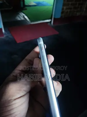 অ্যাপল আইফোন এসই (২০২০) ১২৮ জিবি সাদা