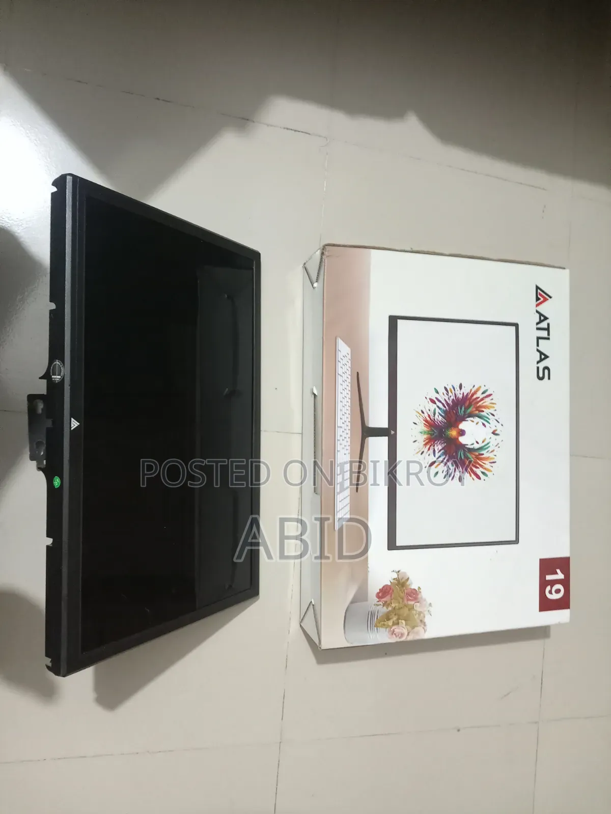 অ্যাটলাস ১৯ ইঞ্চি মনিটর ৪ সপ্তাহ ব্যবহৃত