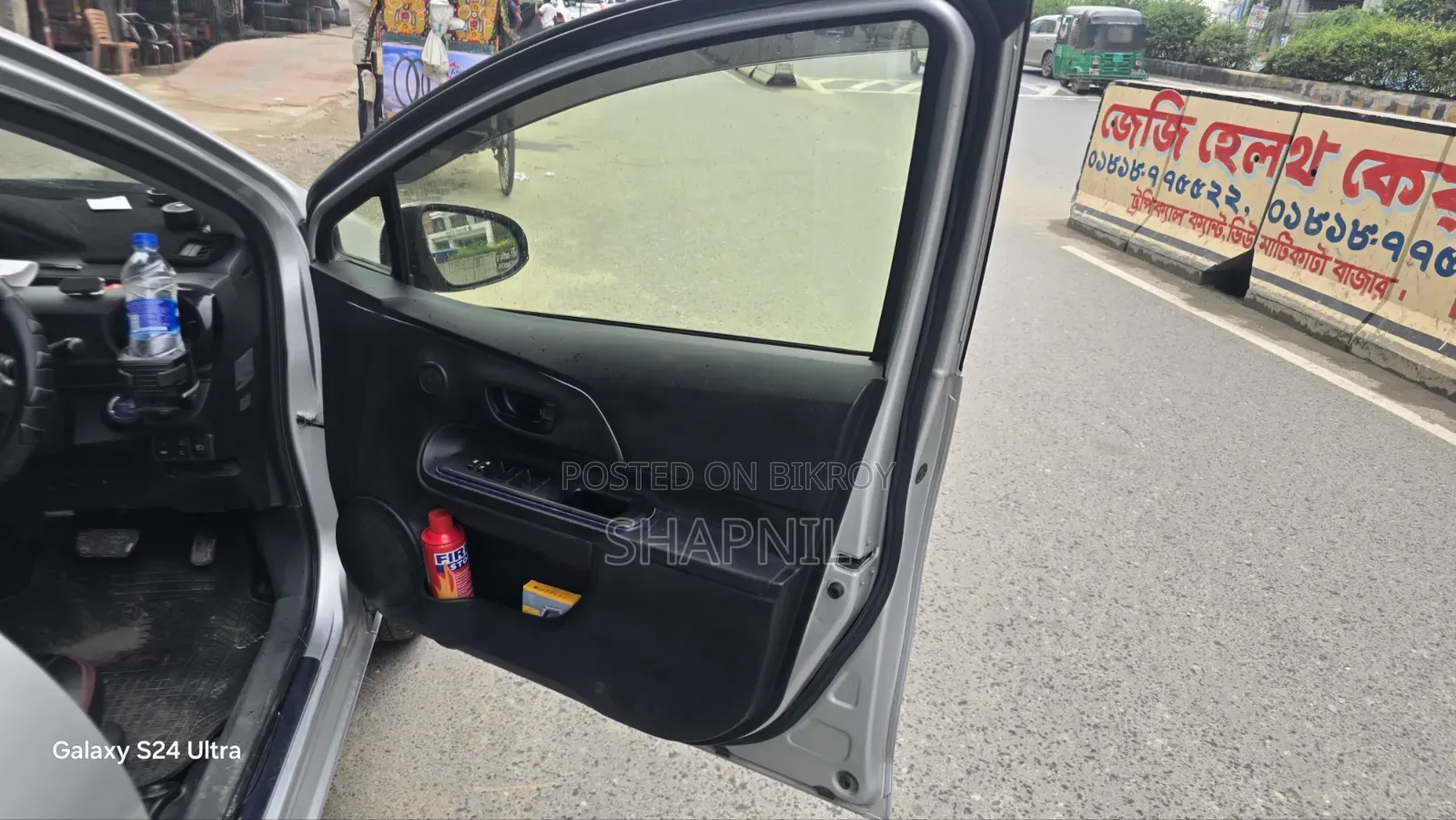টয়োটা অ্যাকোয়া ২০১৭ রুপালি