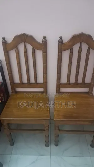 কার্ড সেগুন ছয়টি চেয়ার বিক্রি করা হবে।
