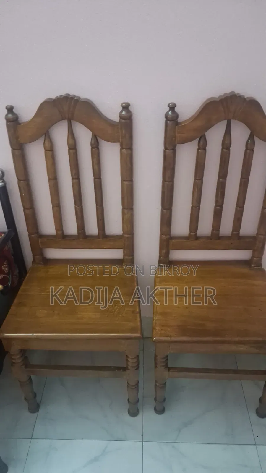 কার্ড সেগুন ছয়টি চেয়ার বিক্রি করা হবে।