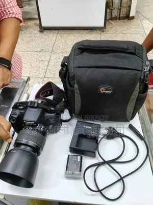 ক্যানন ইওএস ২০০০ডি ডিএসএলআর