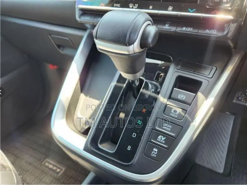 Toyota Voxy Hybrid S-Z 2WD 7-Seater 2023 Pearl