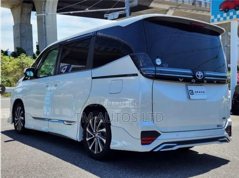 Toyota Voxy Hybrid S-Z 2WD 7-Seater 2023 Pearl