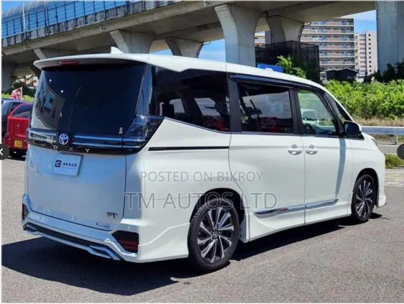 Toyota Voxy Hybrid S-Z 2WD 7-Seater 2023 Pearl