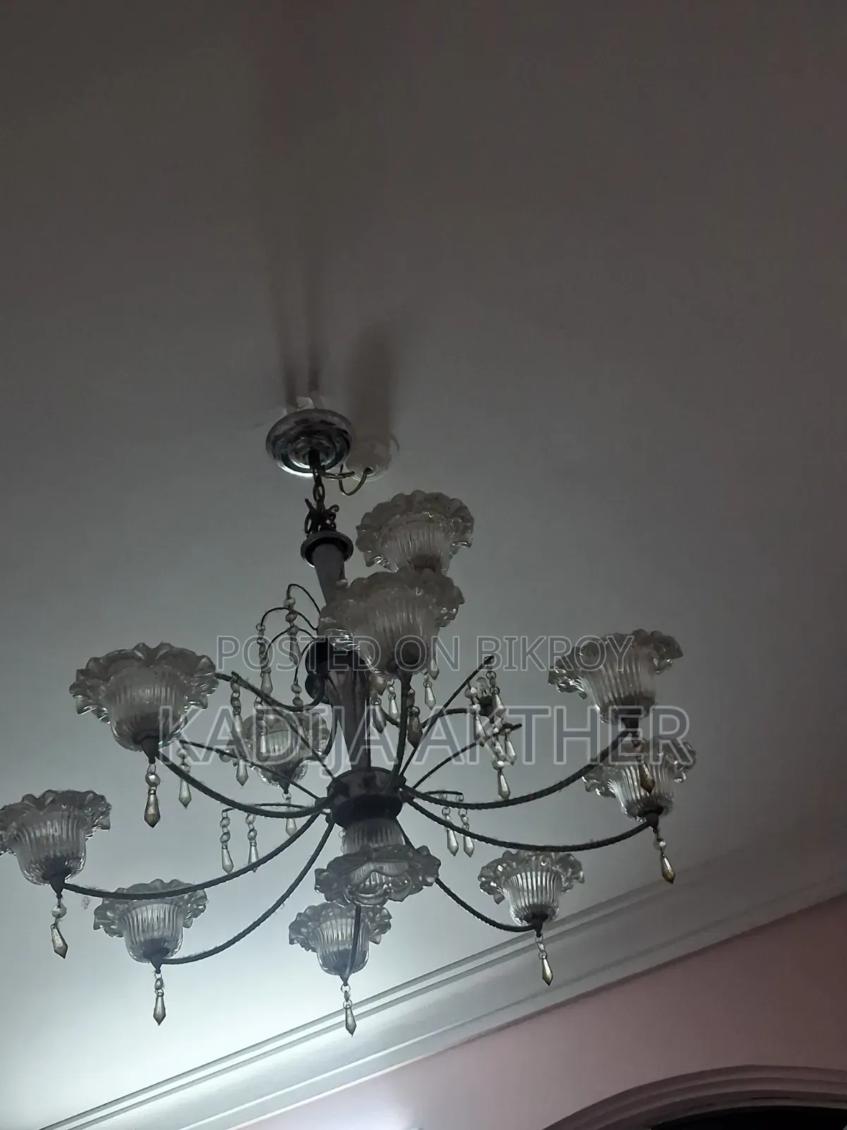 ঝাড়বাতিগুলো খুবই ভালো। যারা নিতে চান যোগাযোগ করবেন।