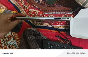 ল্যাপটপ অ্যাপল ম্যাকবুক ২০১৫ ৮জিবি ইন্টেল কোর আই৫ এসএসডি ২৫৬জিবি