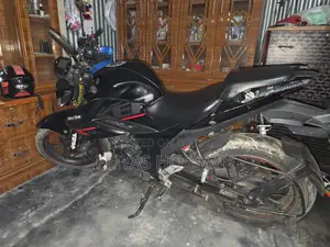 সুজুকি জিক্সার এসএফ ২০২২ কালো