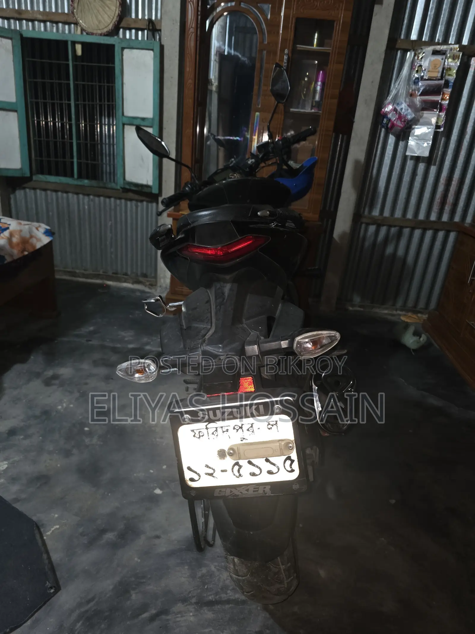 সুজুকি জিক্সার এসএফ ২০২২ কালো