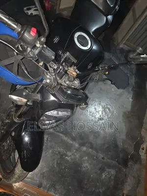 সুজুকি জিক্সার এসএফ ২০২২ কালো