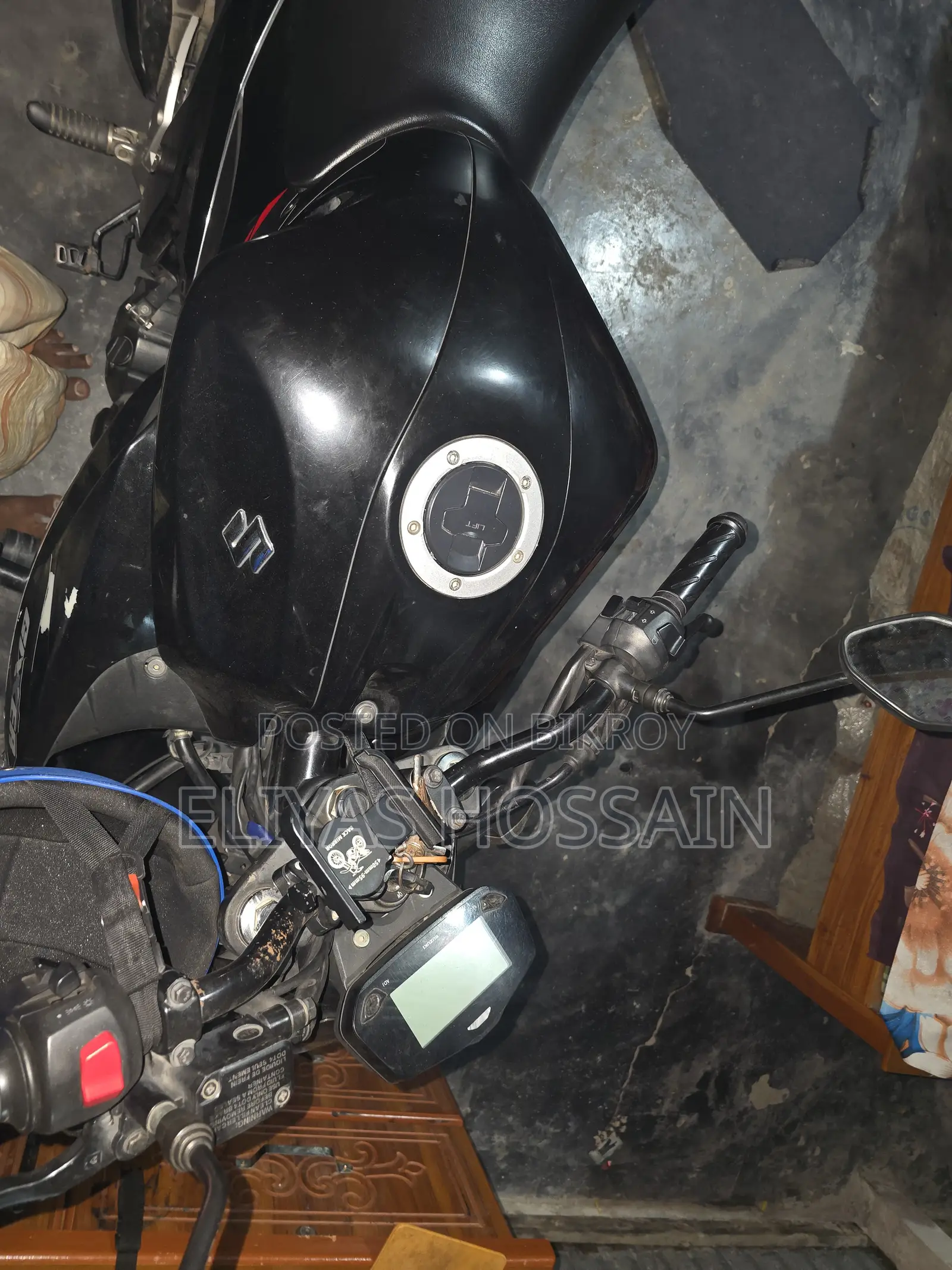 সুজুকি জিক্সার এসএফ ২০২২ কালো
