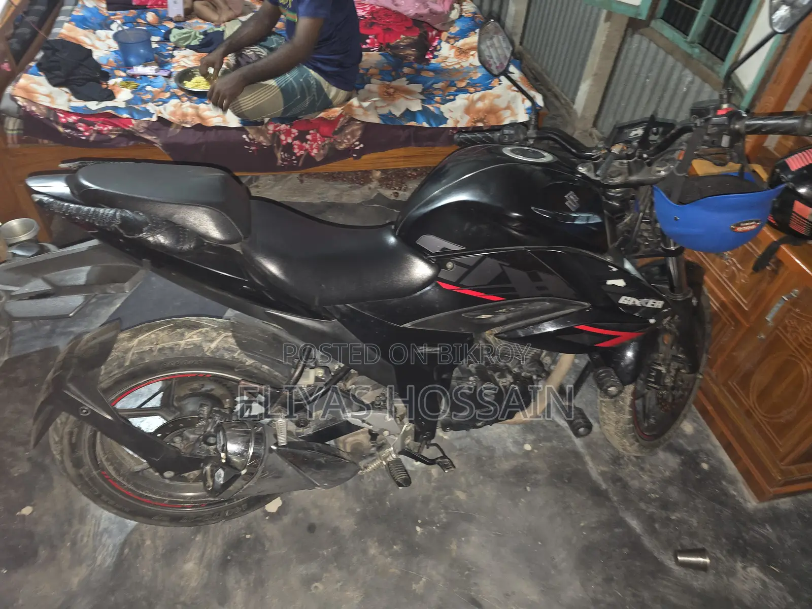 সুজুকি জিক্সার এসএফ ২০২২ কালো