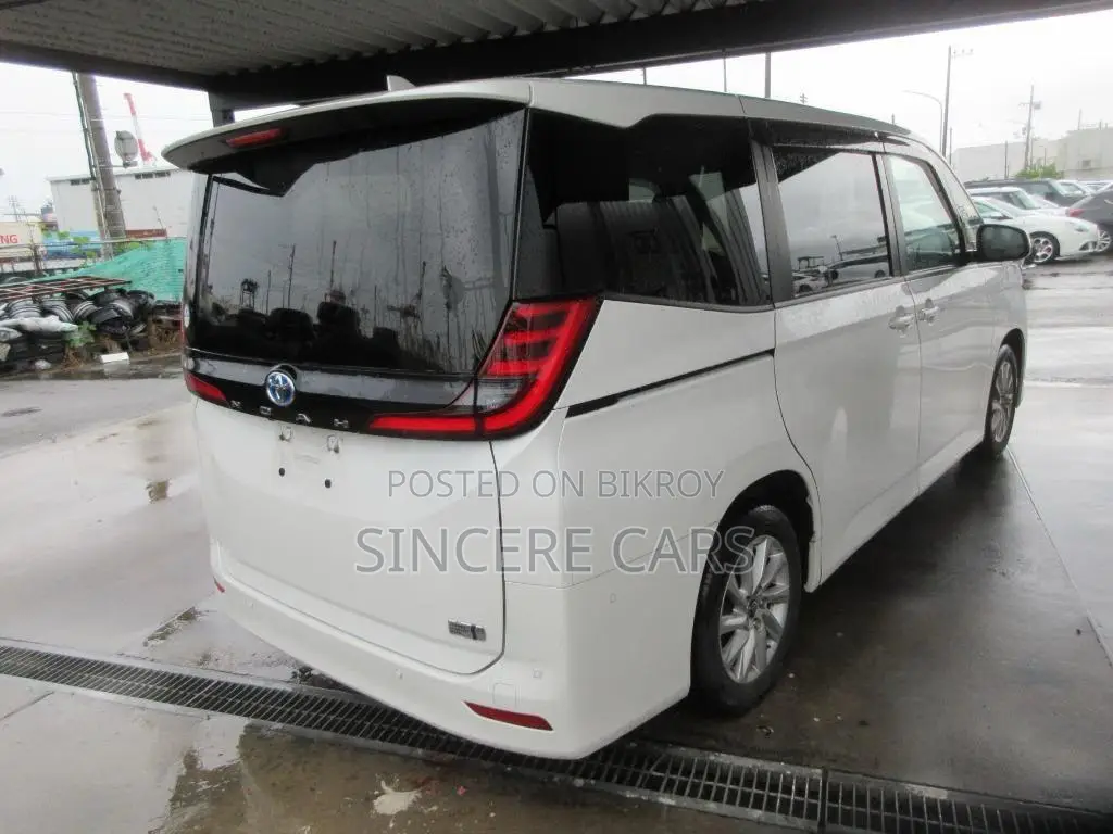 Toyota Noah 2022 Pearl