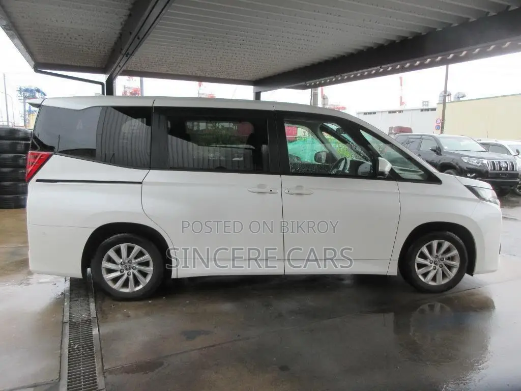 Toyota Noah 2022 Pearl