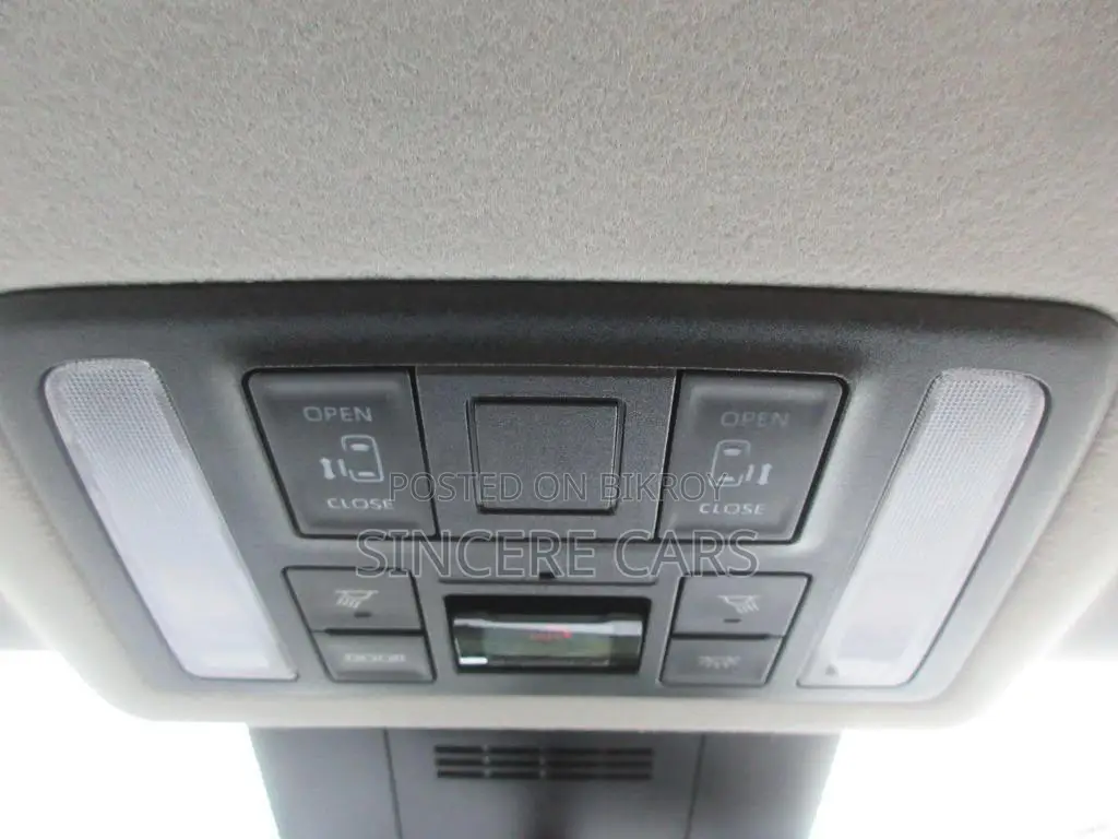 Toyota Noah 2022 Pearl