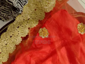 সুন্দর কোরাল রঙের ঐতিহ্যবাহী পোশাক