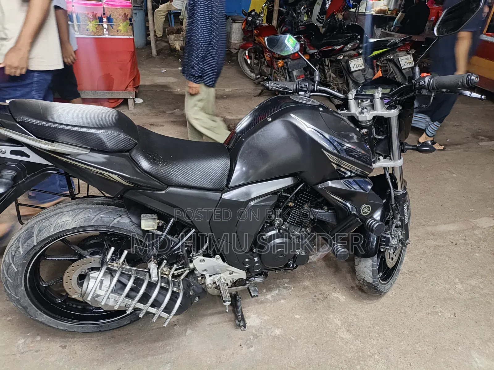 ইয়ামাহা এফজেডএস ভি২ ২০১৮ ব্ল্যাক