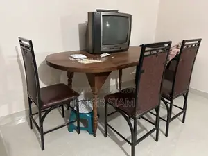 ডাইনিং টেবিল