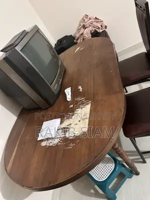 ডাইনিং টেবিল