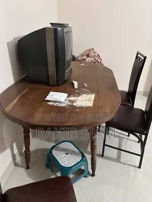 ডাইনিং টেবিল