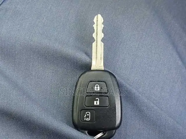 টয়োটা সিয়েন্টা ২০২১ পার্ল
