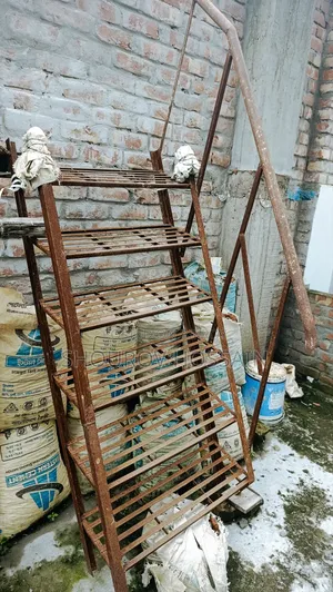 লোহার ৬ ফিট - ২.৫ ফিট সিঁড়ি