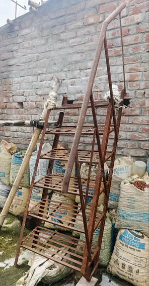 লোহার ৬ ফিট - ২.৫ ফিট সিঁড়ি