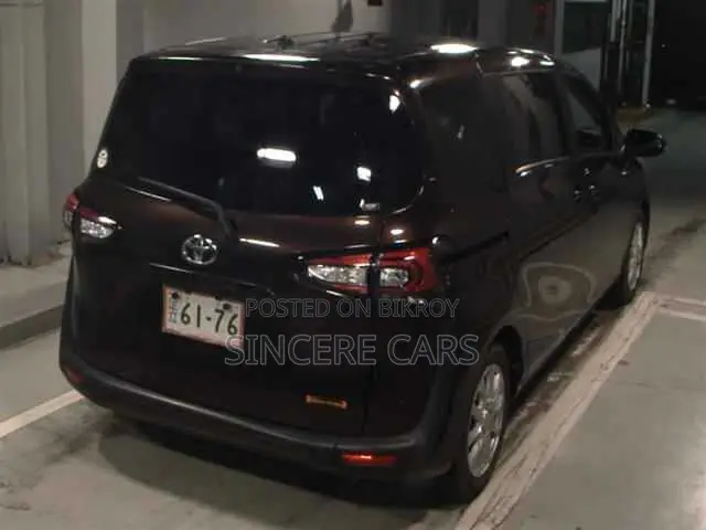 Toyota Sienta 2021 Brown