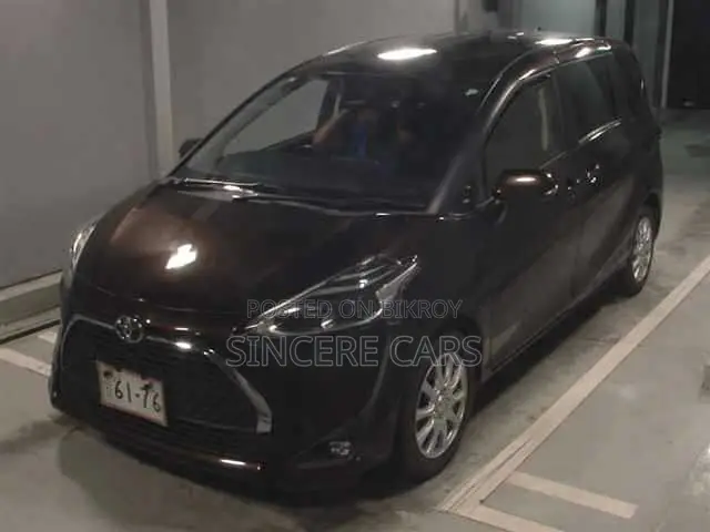 Toyota Sienta 2021 Brown