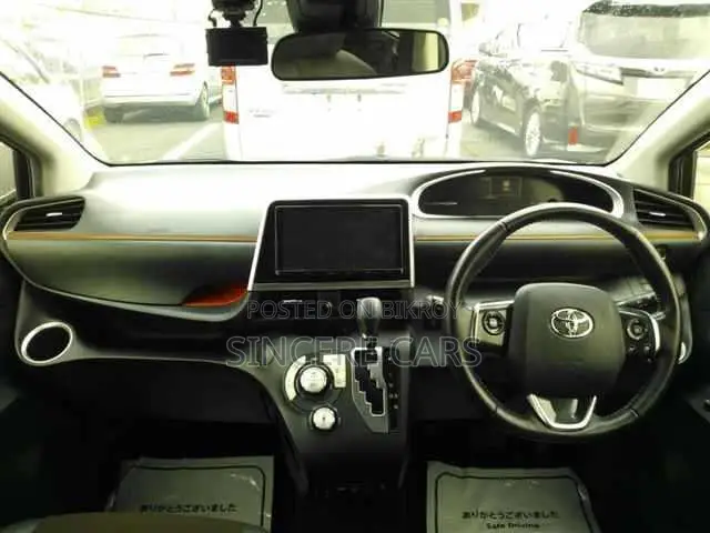 Toyota Sienta 2021 Brown