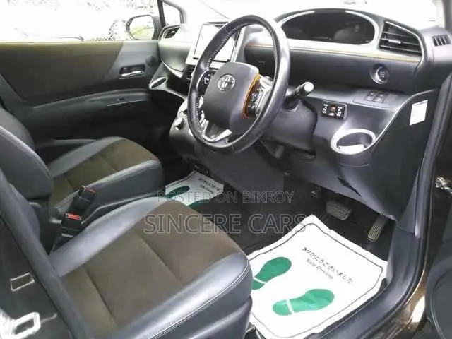 Toyota Sienta 2021 Brown