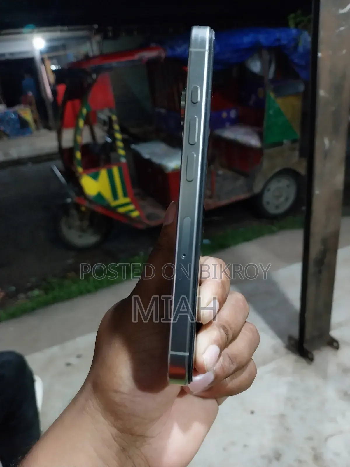 অ্যাপল আইফোন ১৬ প্রো ১২৮ জিবি সিলভার