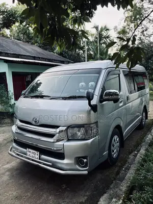 Toyota HiAce 2005 Silver