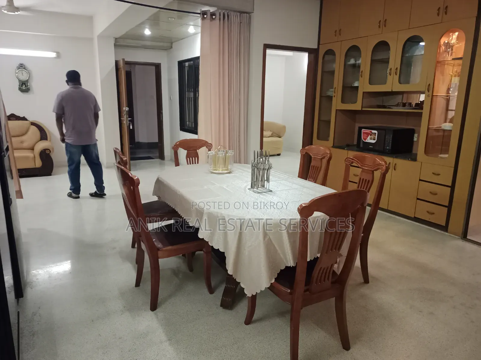 গুলশানের অনিক রিয়েল এস্টেটে ৩ বেডরুমের ফার্নিশড অ্যাপার্টমেন্ট ভাড়ার জন্য