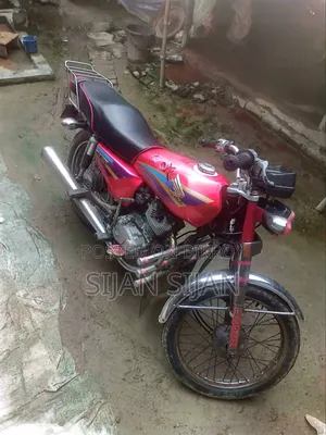 হোন্ডা ২০০৮ লাল