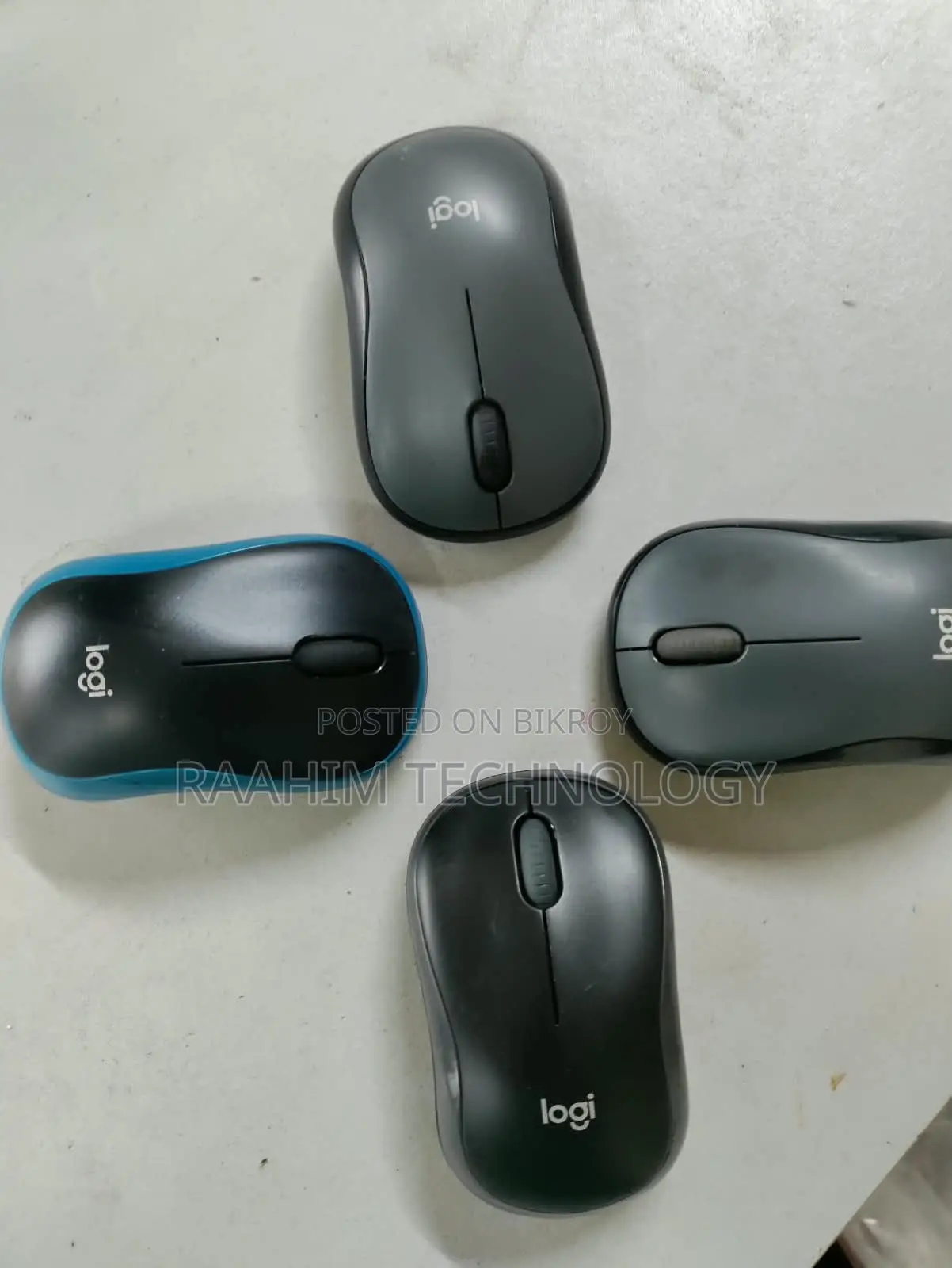 Logitech Wireless Mouse (লজিটেক ওয়্যারলেস মাউস) একদম ফ্রেশ কন্ডিশন।